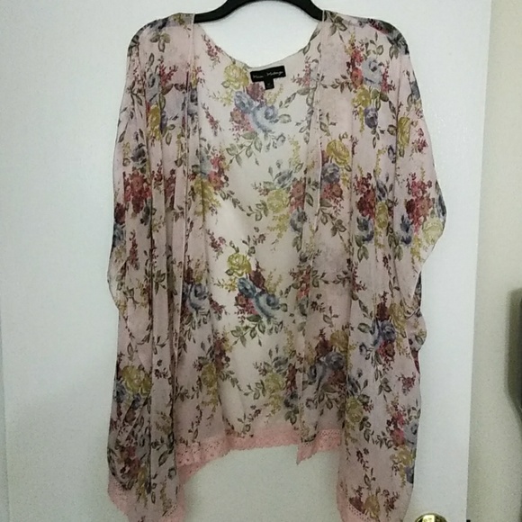 Shawl - Picture 1 of 3